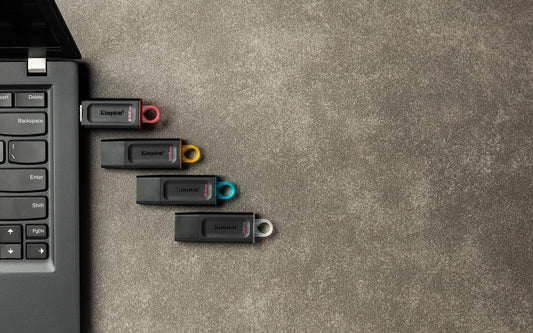 Kingston DataTraveler Exodia DTX/32, 64, 128, 256 GB Flash Drive USB 3.2 Gen 1 - with Protective Cap and Keyring in Multiple Colours